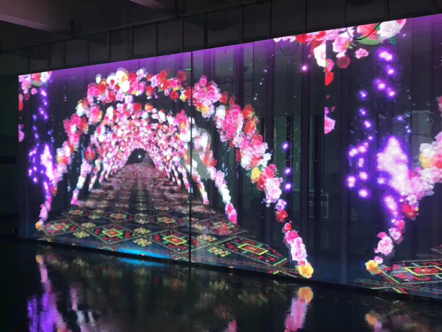 酒吧用LED透明屏效果怎么樣？